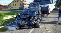 Violento scontro tra auto e tir a Montecastelli, grave una donna