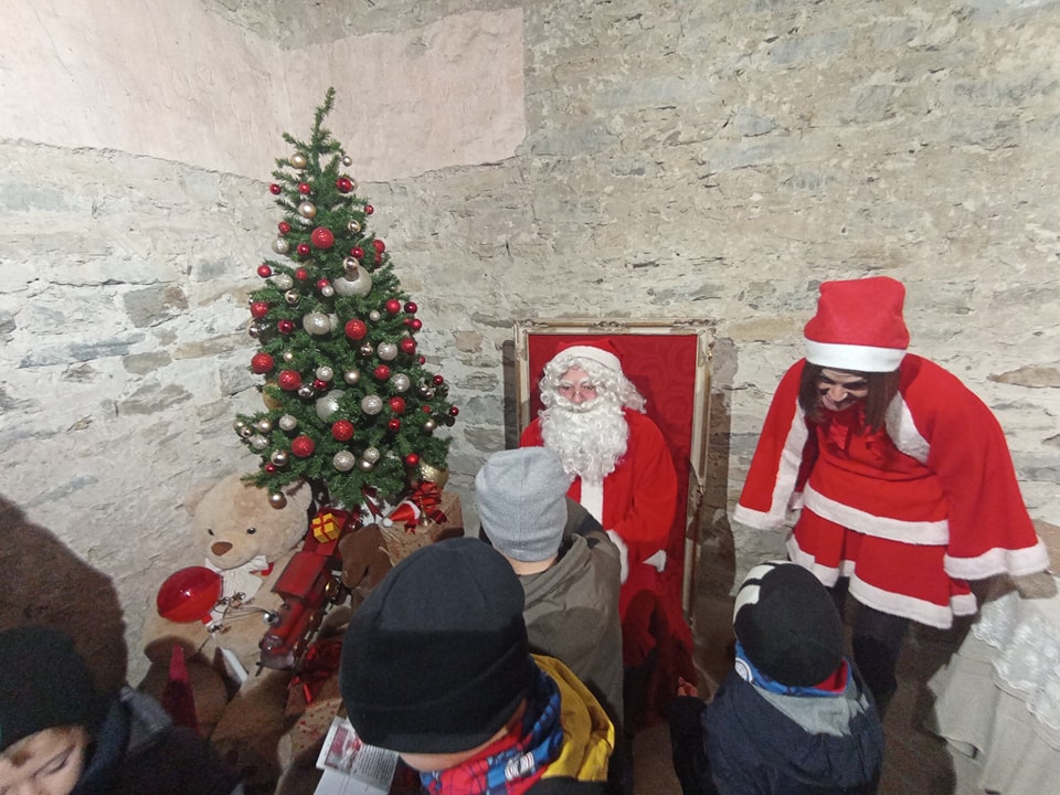 Questa immagine ha l'attributo alt vuoto; il nome del file è Babbo-Natale-Rocca-1.jpg