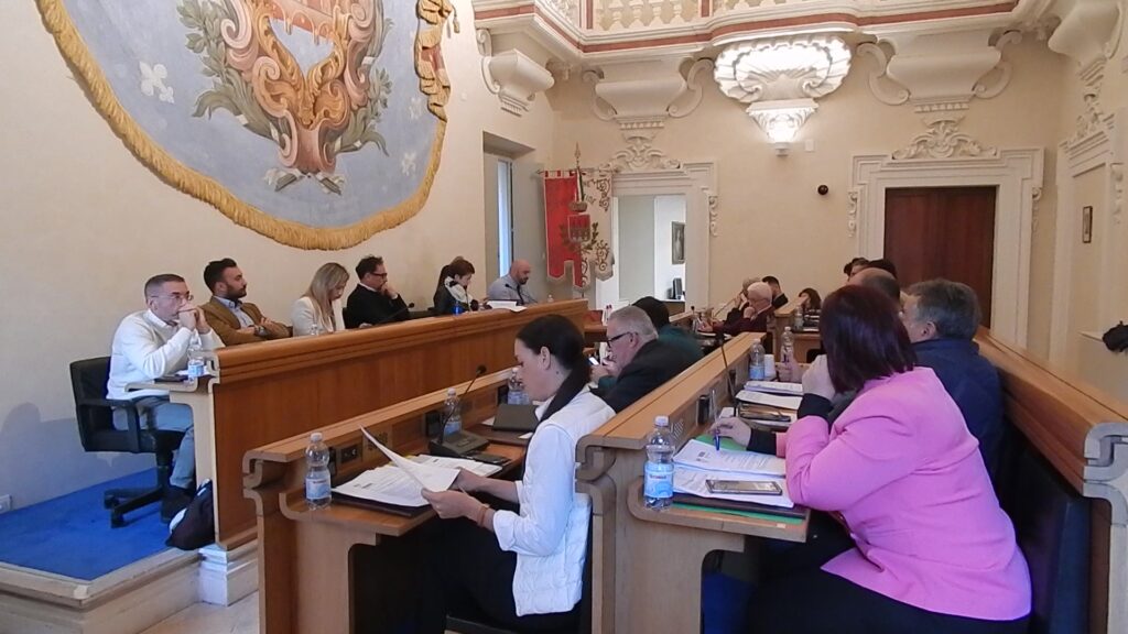 Consiglio comunale, sul tavolo del Prefetto il mancato rispetto del regolamento